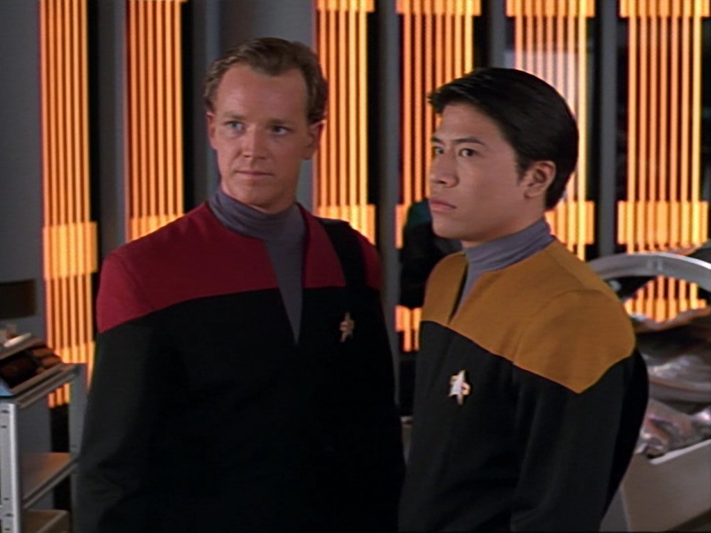 ariane179254_StarTrekVoyager_1x01_1x02-Caretaker_1057.jpg