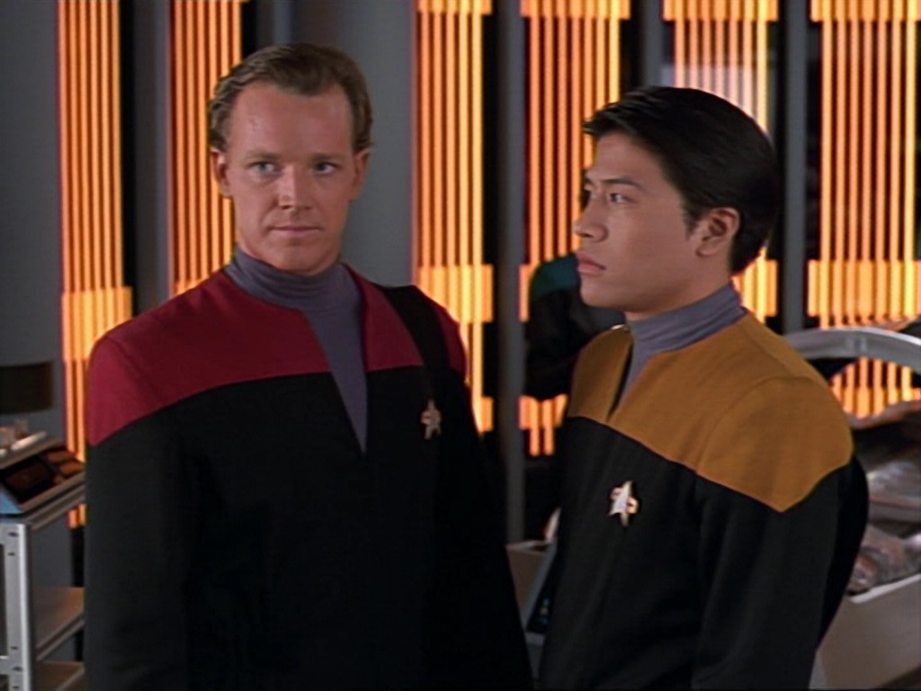 ariane179254_StarTrekVoyager_1x01_1x02-Caretaker_1059.jpg