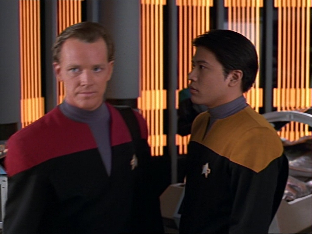 ariane179254_StarTrekVoyager_1x01_1x02-Caretaker_1060.jpg