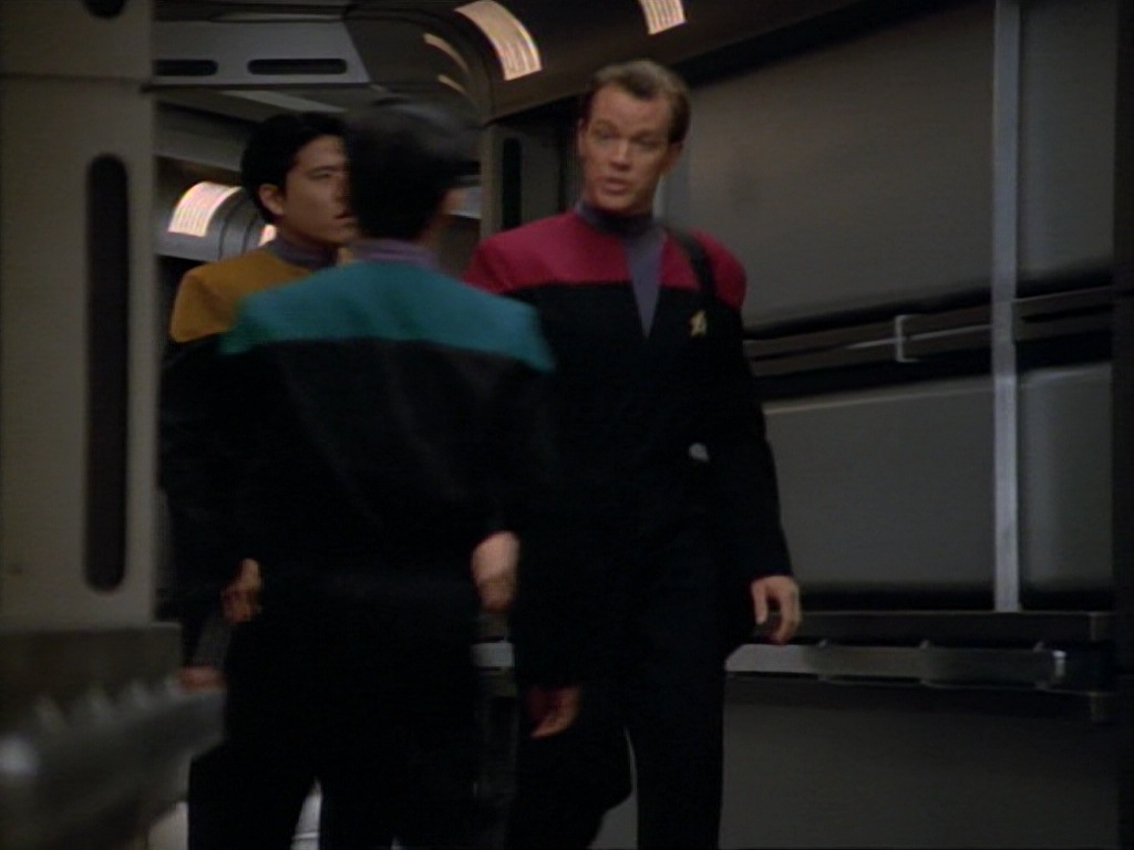 ariane179254_StarTrekVoyager_1x01_1x02-Caretaker_1070.jpg