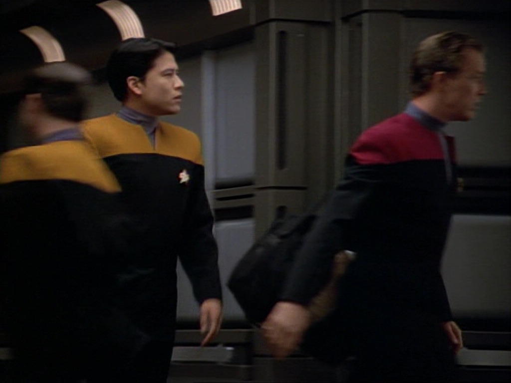 ariane179254_StarTrekVoyager_1x01_1x02-Caretaker_1072.jpg