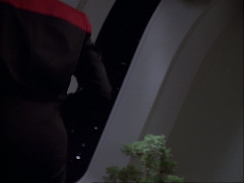 ariane179254_StarTrekVoyager_1x01_1x02-Caretaker_1077.jpg