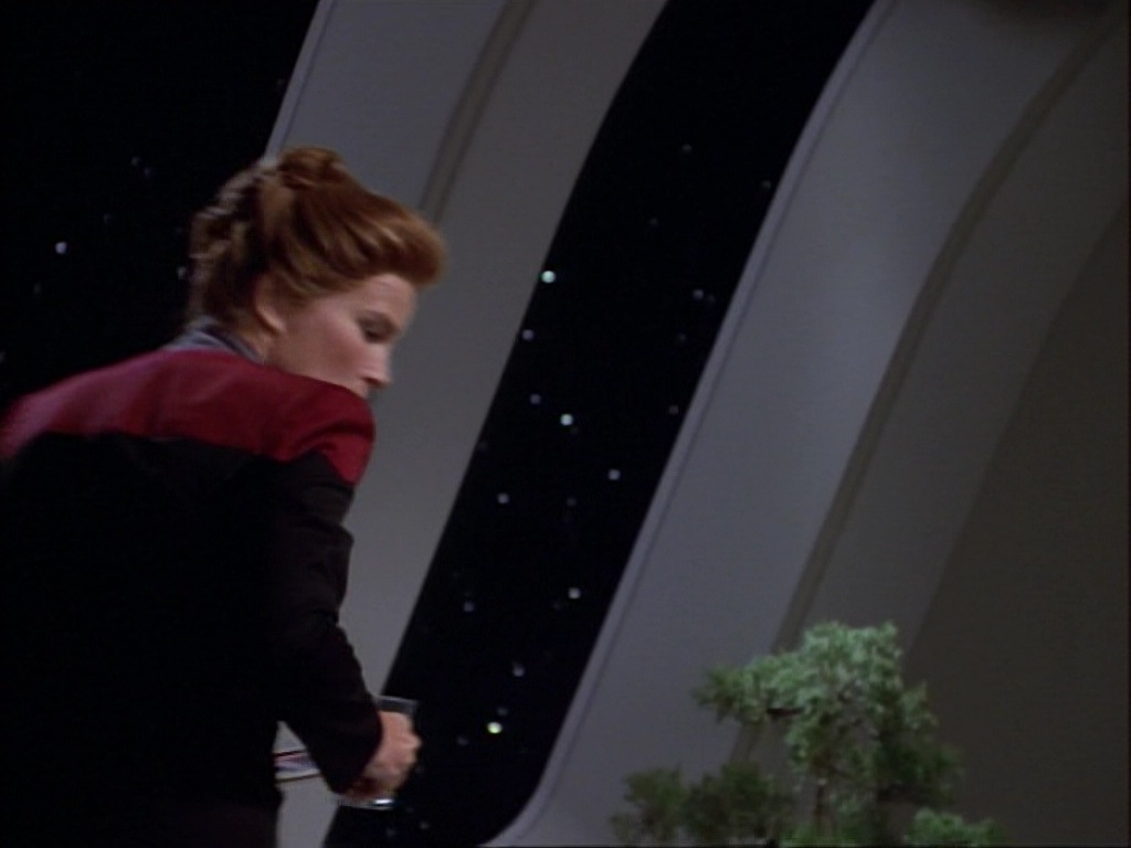 ariane179254_StarTrekVoyager_1x01_1x02-Caretaker_1078.jpg