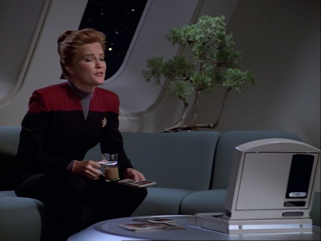 ariane179254_StarTrekVoyager_1x01_1x02-Caretaker_1083.jpg