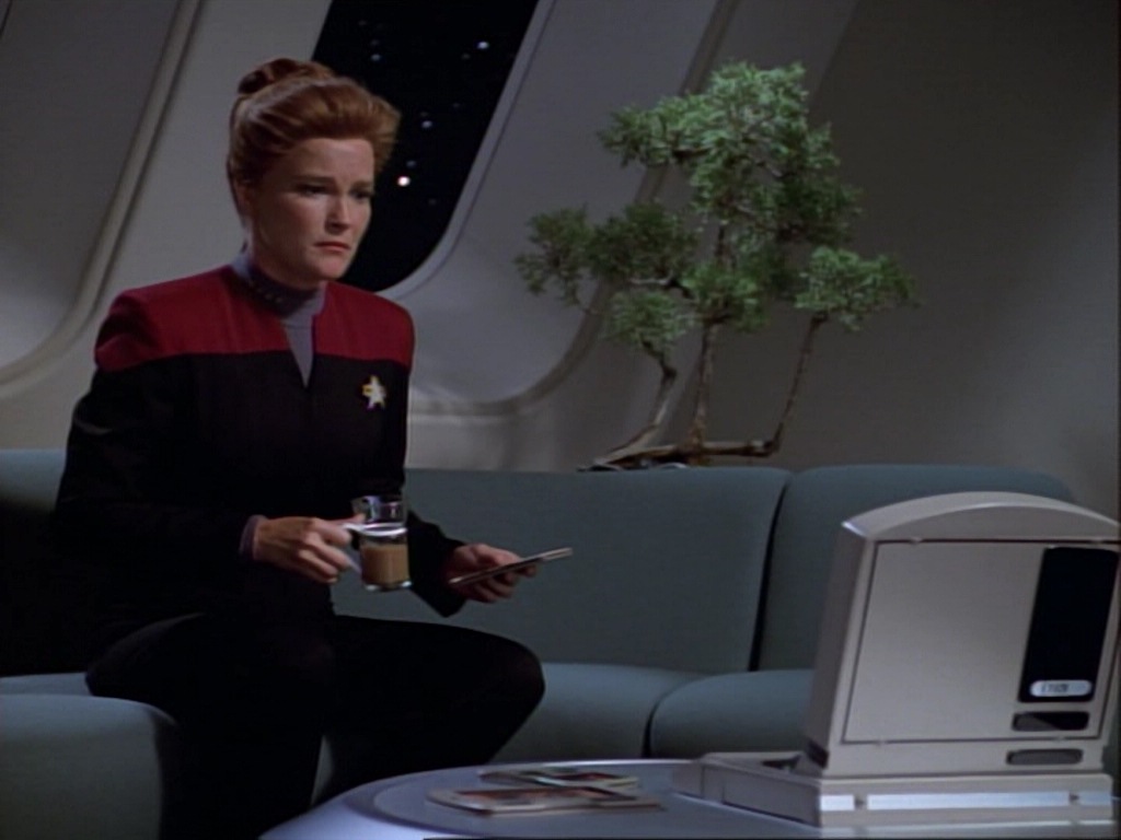ariane179254_StarTrekVoyager_1x01_1x02-Caretaker_1097.jpg