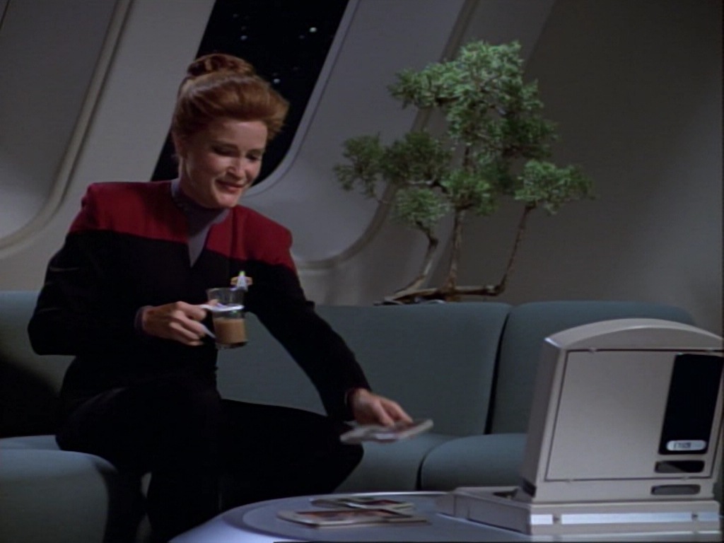 ariane179254_StarTrekVoyager_1x01_1x02-Caretaker_1101.jpg