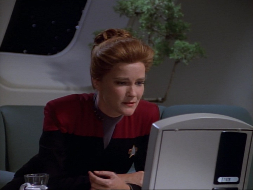 ariane179254_StarTrekVoyager_1x01_1x02-Caretaker_1120.jpg