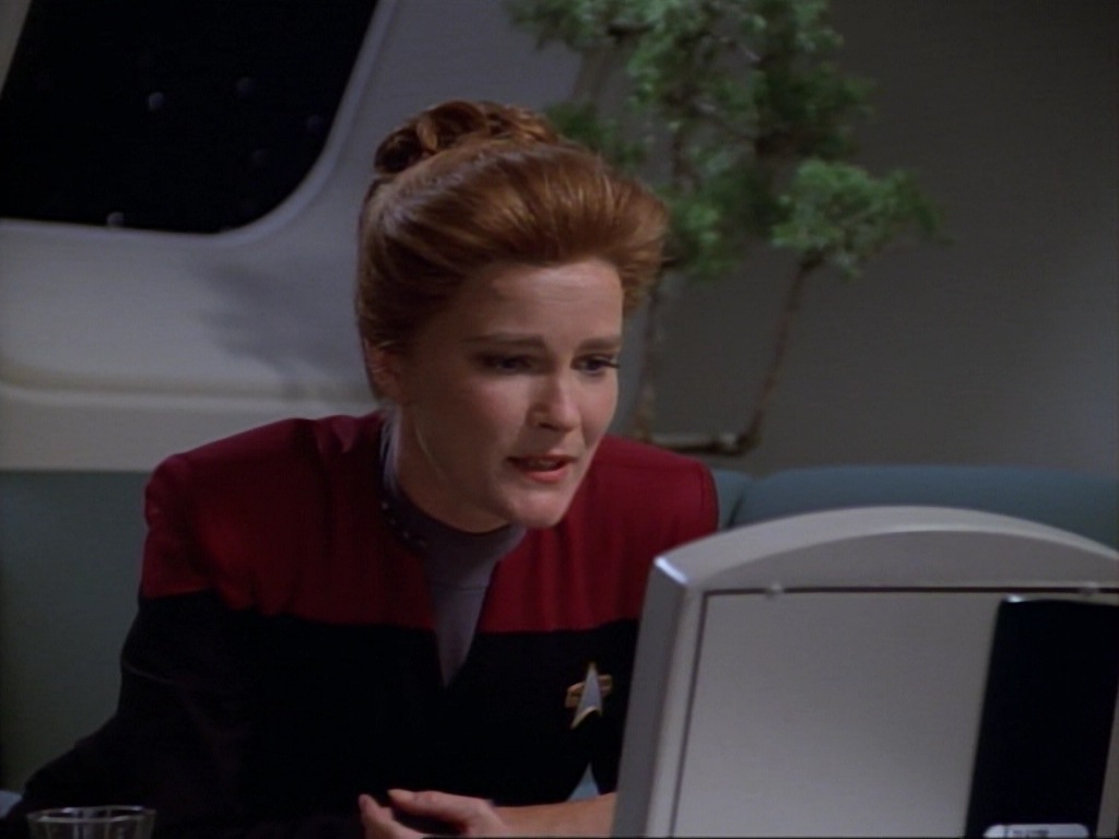 ariane179254_StarTrekVoyager_1x01_1x02-Caretaker_1121.jpg