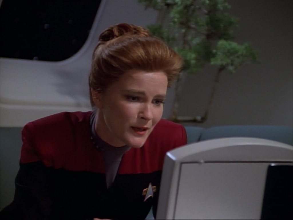 ariane179254_StarTrekVoyager_1x01_1x02-Caretaker_1122.jpg