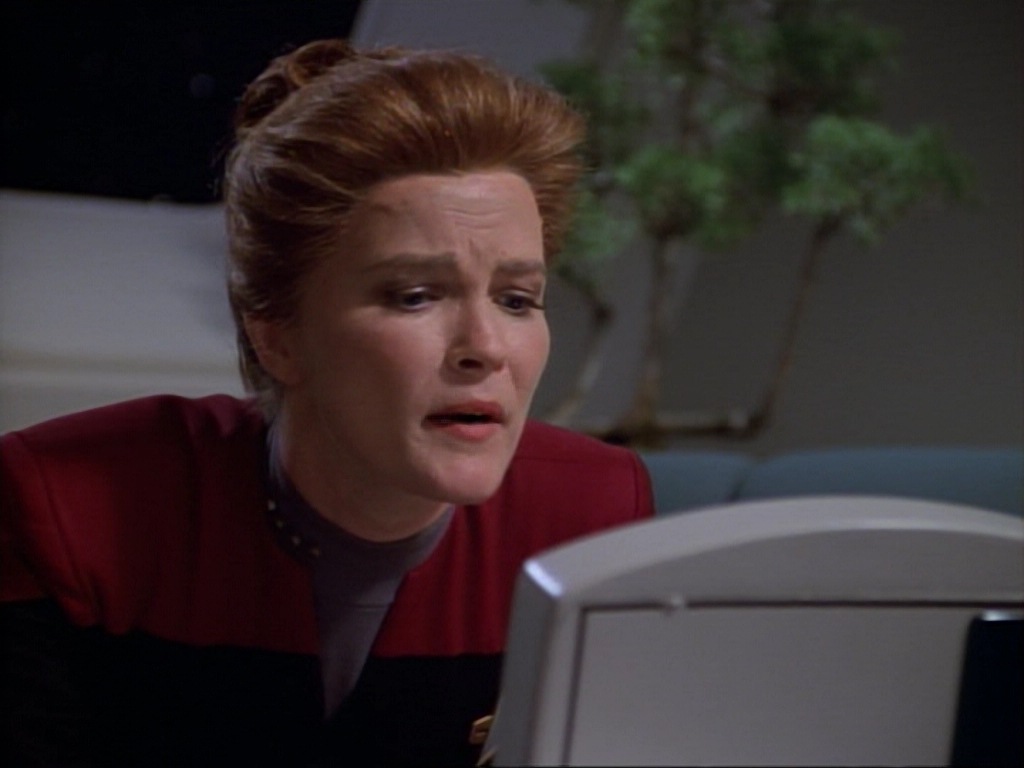 ariane179254_StarTrekVoyager_1x01_1x02-Caretaker_1130.jpg