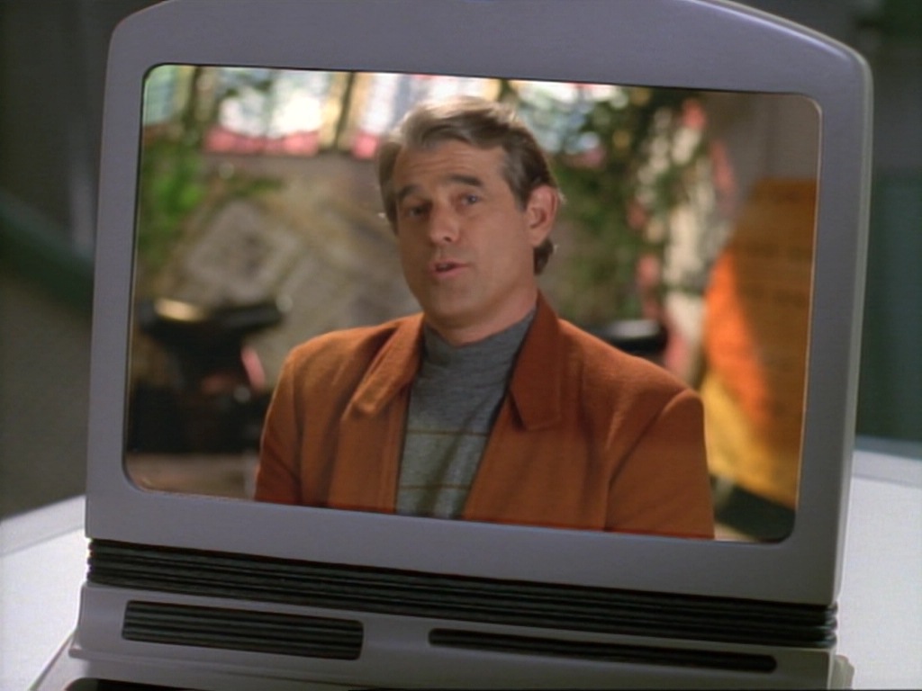 ariane179254_StarTrekVoyager_1x01_1x02-Caretaker_1135.jpg