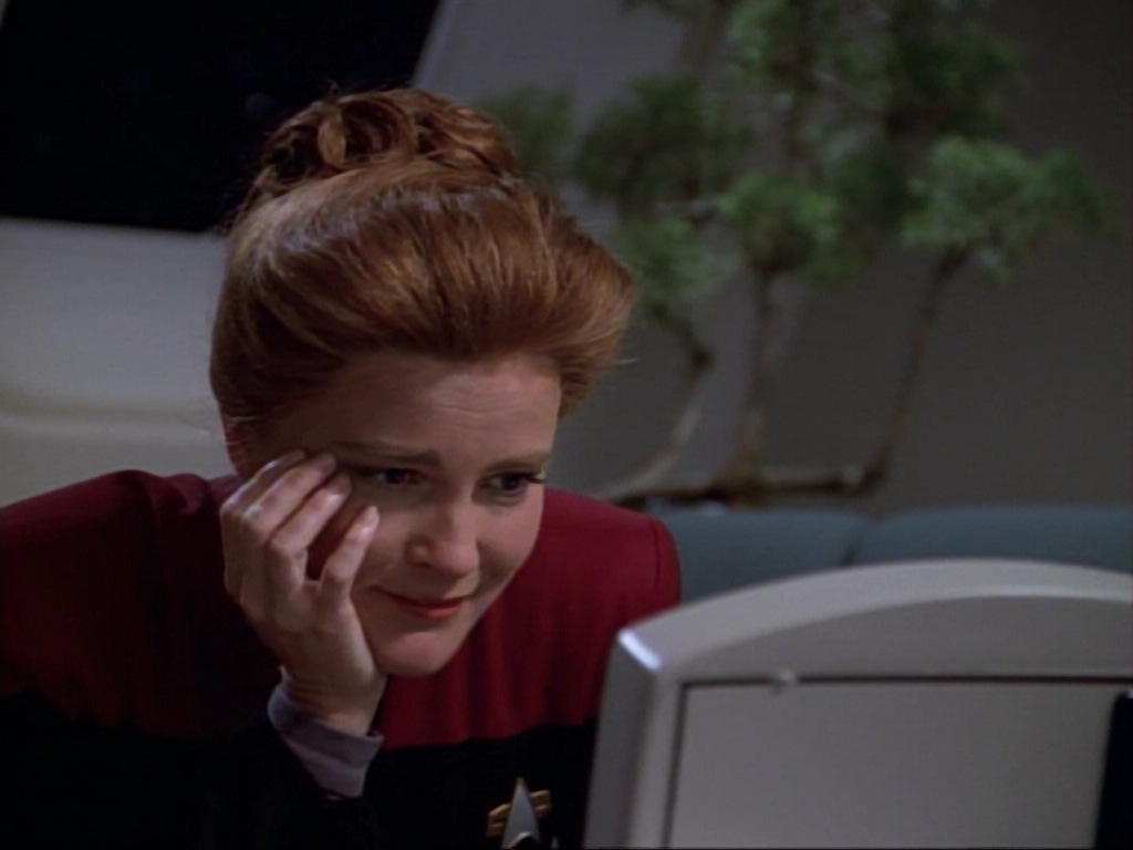 ariane179254_StarTrekVoyager_1x01_1x02-Caretaker_1143.jpg