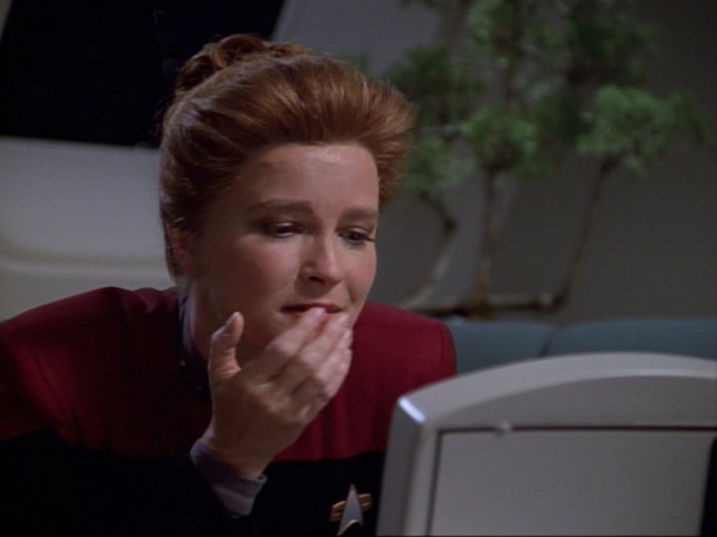 ariane179254_StarTrekVoyager_1x01_1x02-Caretaker_1145.jpg