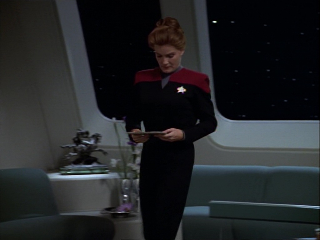 ariane179254_StarTrekVoyager_1x01_1x02-Caretaker_1152.jpg