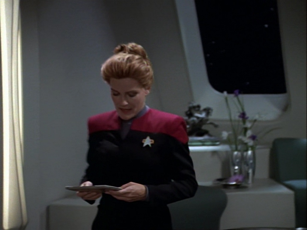 ariane179254_StarTrekVoyager_1x01_1x02-Caretaker_1154.jpg