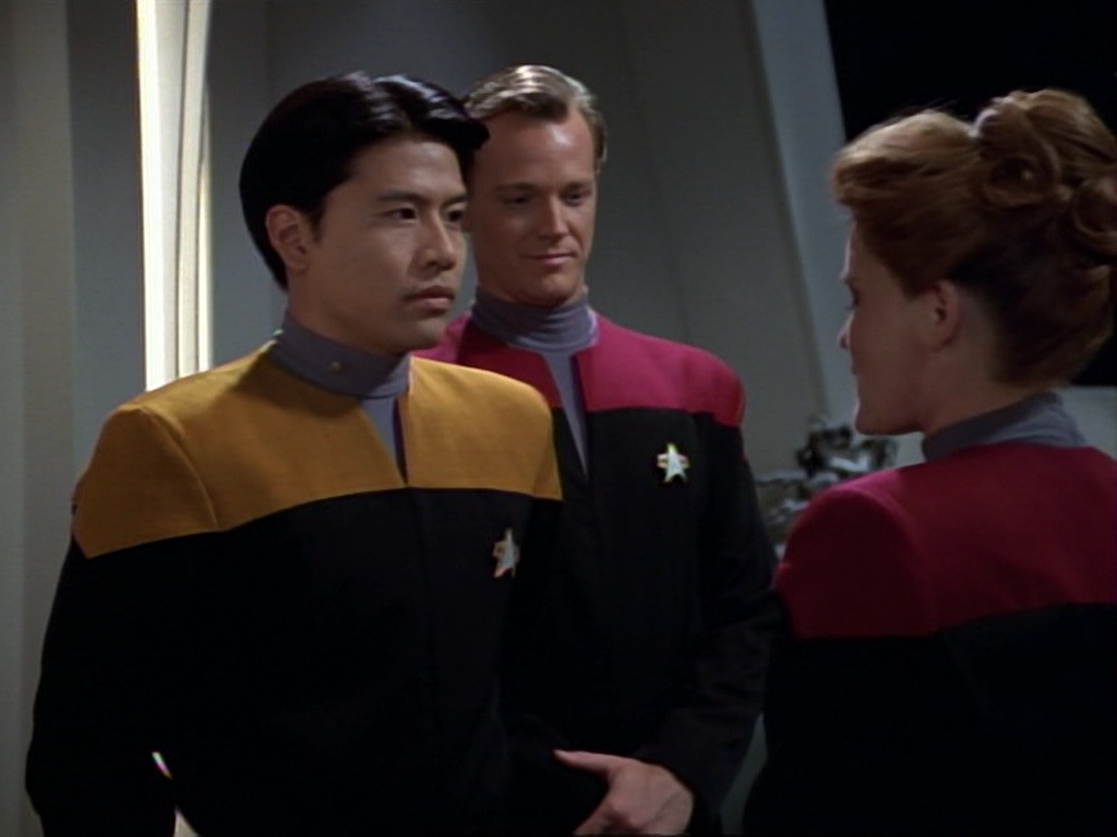 ariane179254_StarTrekVoyager_1x01_1x02-Caretaker_1185.jpg