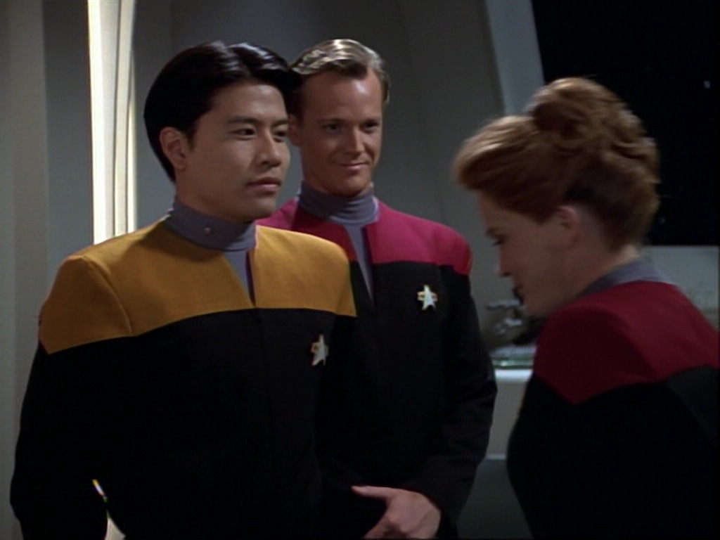 ariane179254_StarTrekVoyager_1x01_1x02-Caretaker_1193.jpg