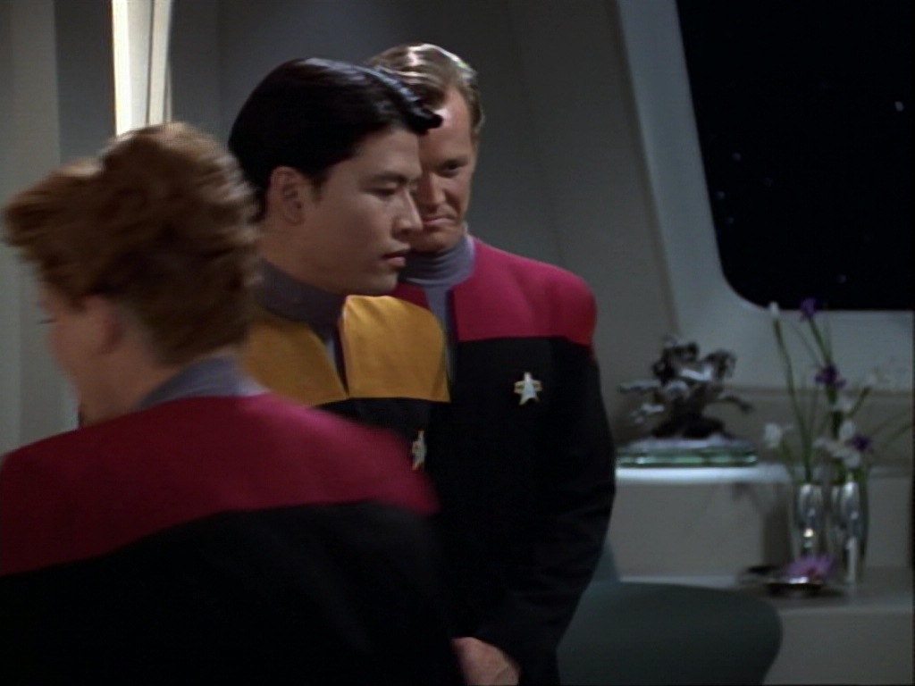 ariane179254_StarTrekVoyager_1x01_1x02-Caretaker_1194.jpg