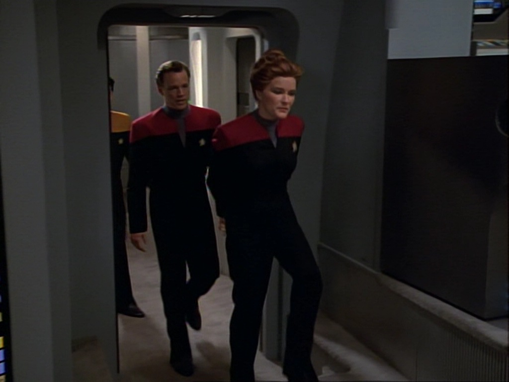 ariane179254_StarTrekVoyager_1x01_1x02-Caretaker_1198.jpg
