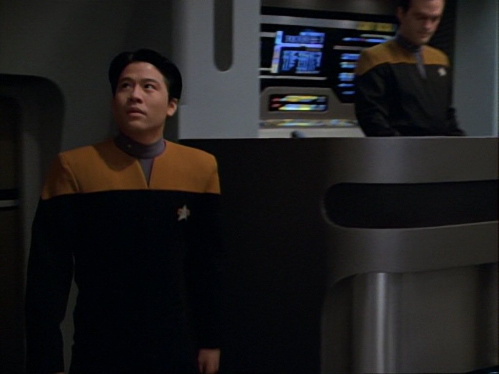 ariane179254_StarTrekVoyager_1x01_1x02-Caretaker_1202.jpg