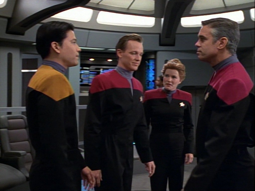 ariane179254_StarTrekVoyager_1x01_1x02-Caretaker_1208.jpg