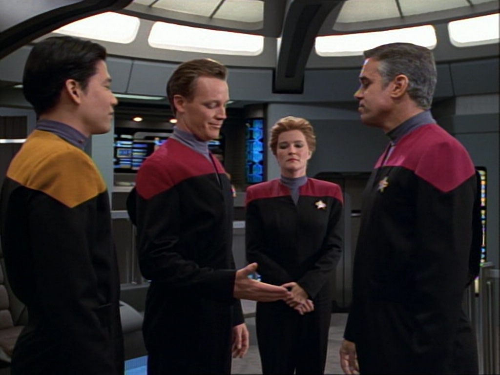 ariane179254_StarTrekVoyager_1x01_1x02-Caretaker_1214.jpg