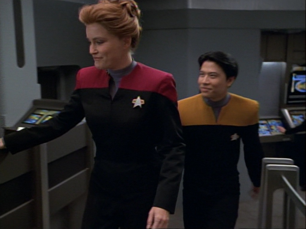ariane179254_StarTrekVoyager_1x01_1x02-Caretaker_1226.jpg