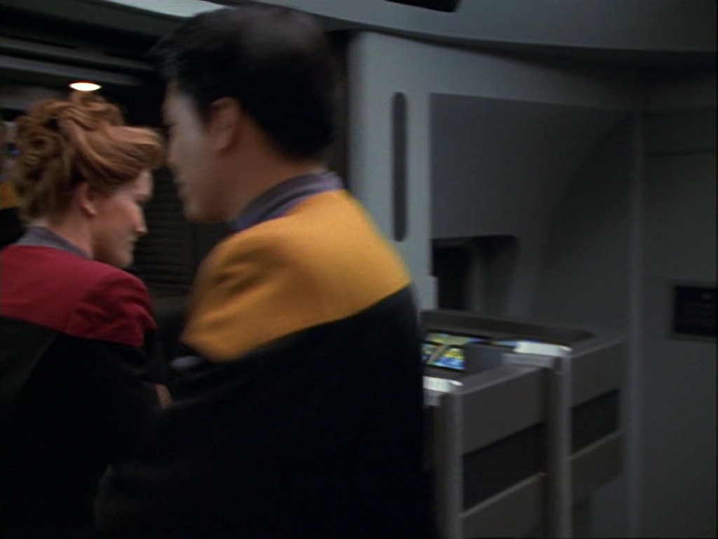 ariane179254_StarTrekVoyager_1x01_1x02-Caretaker_1228.jpg