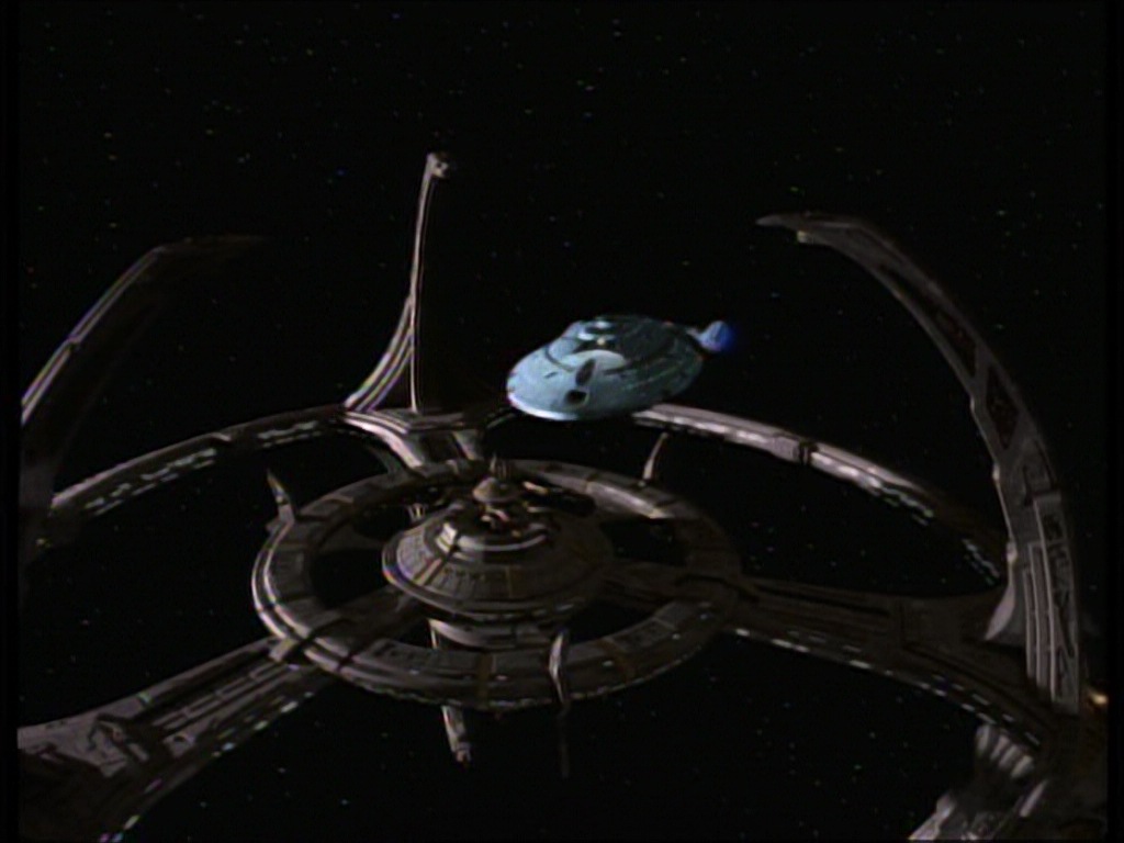 ariane179254_StarTrekVoyager_1x01_1x02-Caretaker_1282.jpg