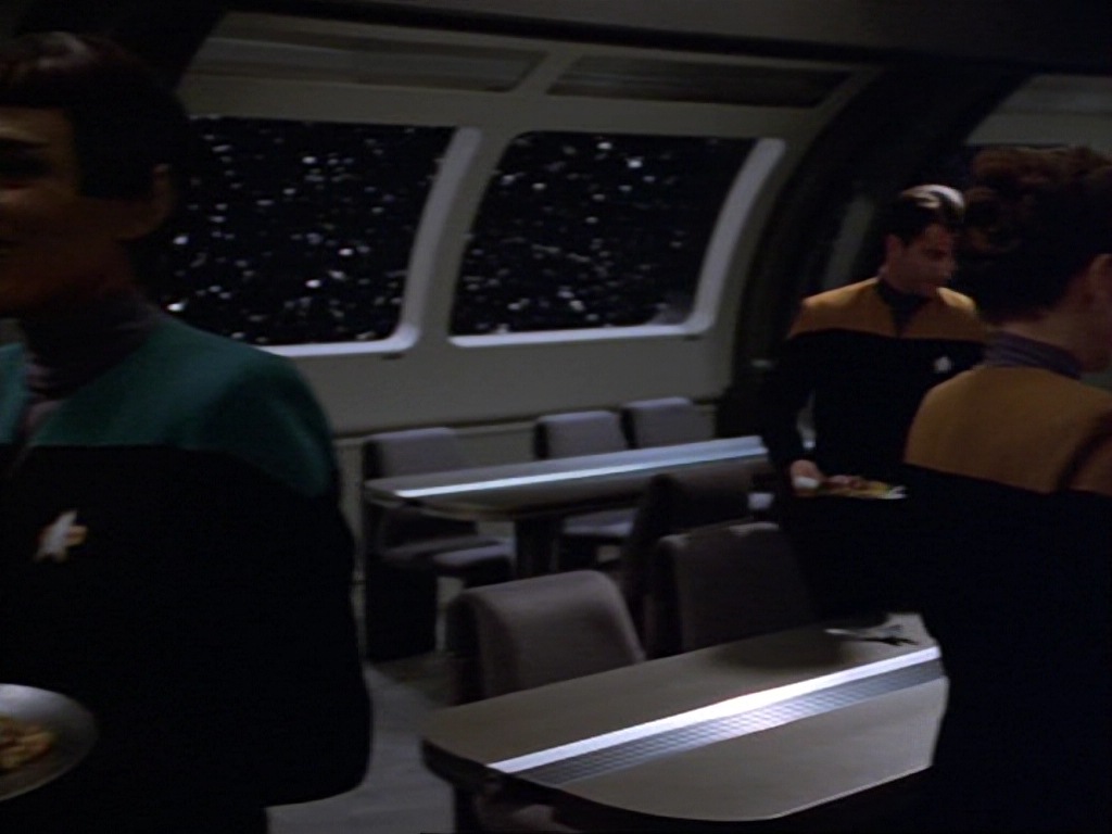 ariane179254_StarTrekVoyager_1x01_1x02-Caretaker_1308.jpg