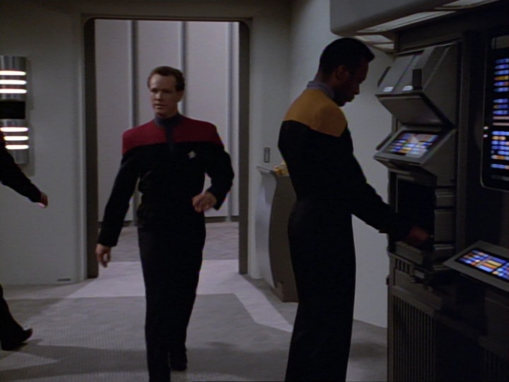 ariane179254_StarTrekVoyager_1x01_1x02-Caretaker_1318.jpg