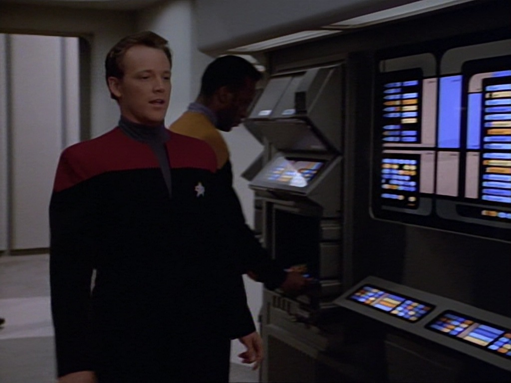 ariane179254_StarTrekVoyager_1x01_1x02-Caretaker_1320.jpg