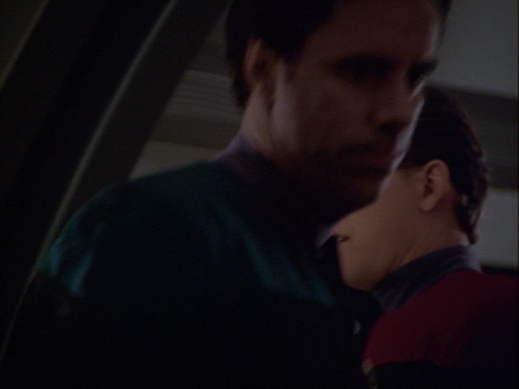 ariane179254_StarTrekVoyager_1x01_1x02-Caretaker_1360.jpg