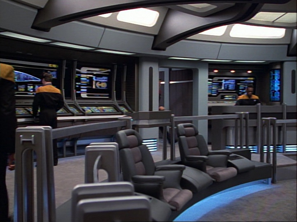 ariane179254_StarTrekVoyager_1x01_1x02-Caretaker_1510.jpg