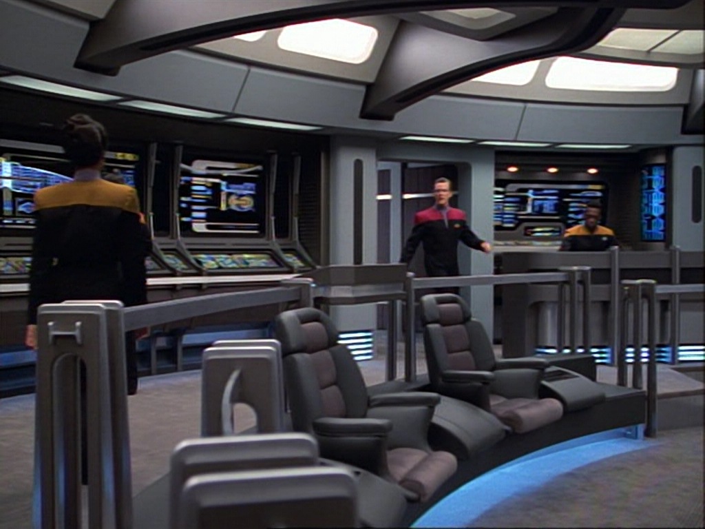 ariane179254_StarTrekVoyager_1x01_1x02-Caretaker_1511.jpg