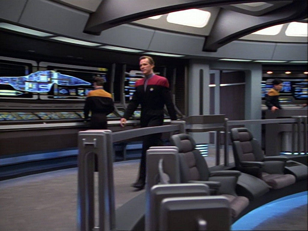 ariane179254_StarTrekVoyager_1x01_1x02-Caretaker_1514.jpg