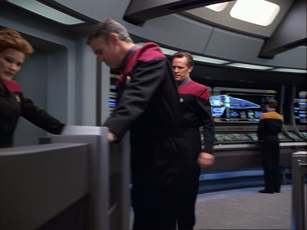 ariane179254_StarTrekVoyager_1x01_1x02-Caretaker_1516.jpg