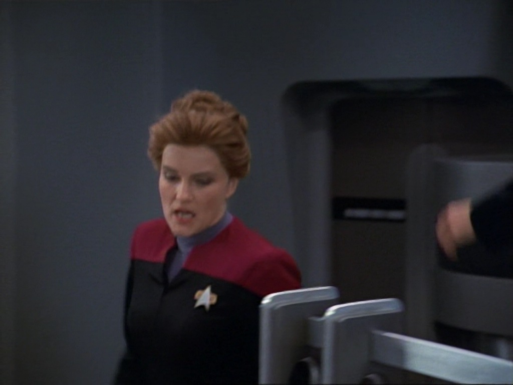 ariane179254_StarTrekVoyager_1x01_1x02-Caretaker_1553.jpg