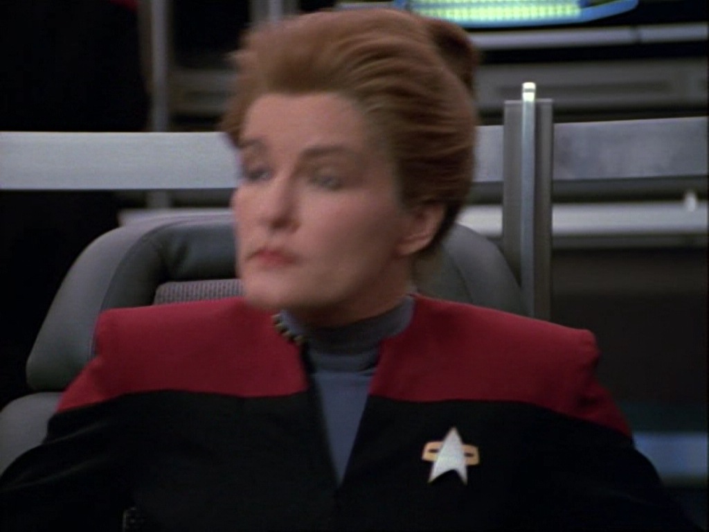 ariane179254_StarTrekVoyager_1x01_1x02-Caretaker_1559.jpg