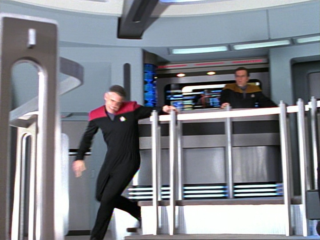 ariane179254_StarTrekVoyager_1x01_1x02-Caretaker_1640.jpg