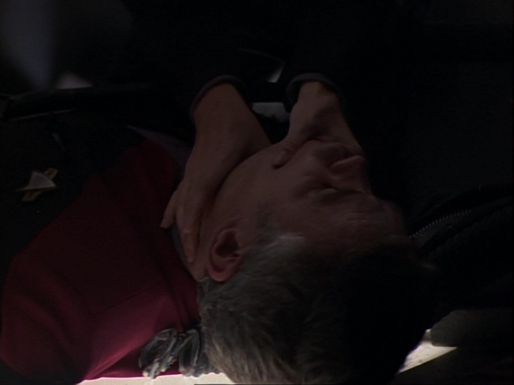 ariane179254_StarTrekVoyager_1x01_1x02-Caretaker_1680.jpg