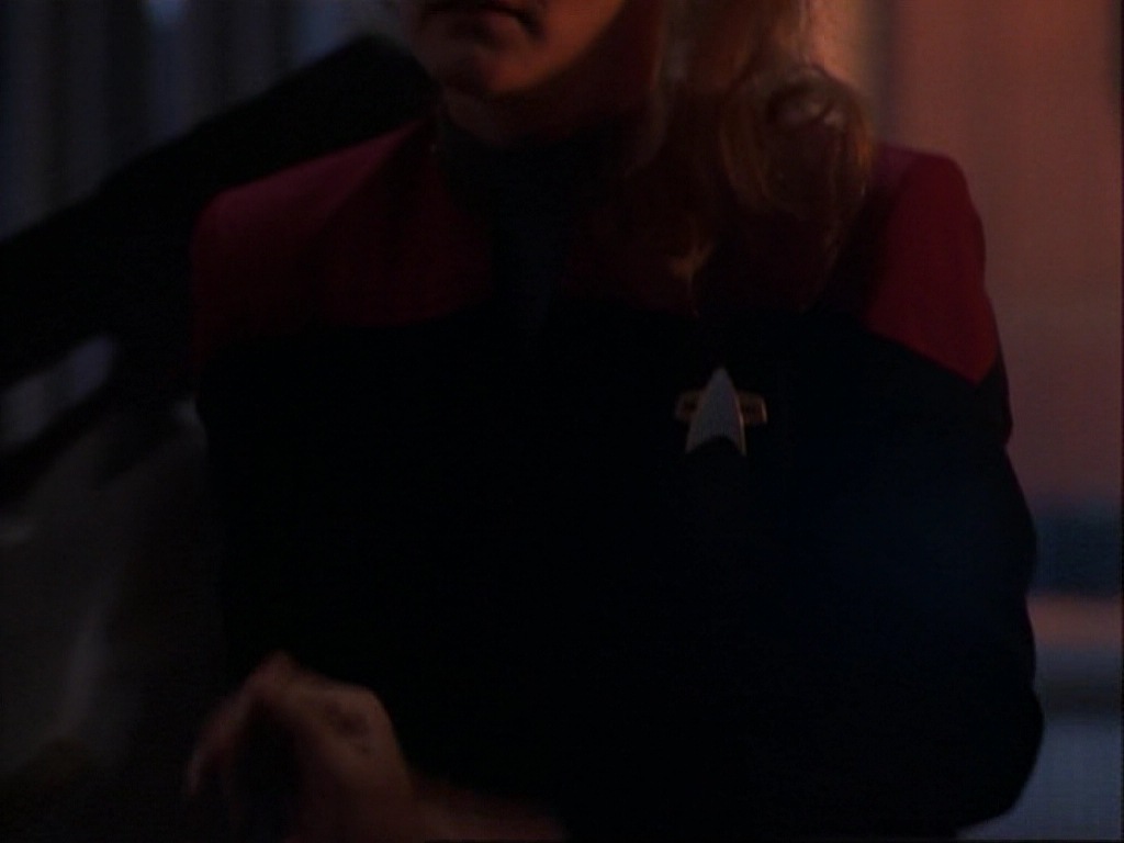 ariane179254_StarTrekVoyager_1x01_1x02-Caretaker_1685.jpg
