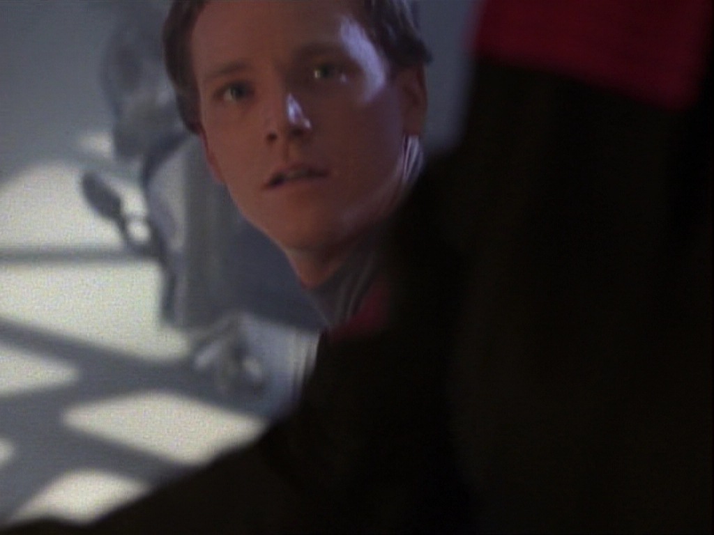 ariane179254_StarTrekVoyager_1x01_1x02-Caretaker_1718.jpg