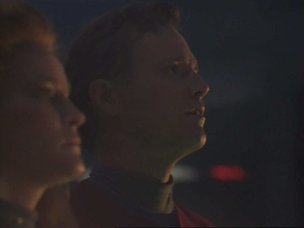 ariane179254_StarTrekVoyager_1x01_1x02-Caretaker_1755.jpg