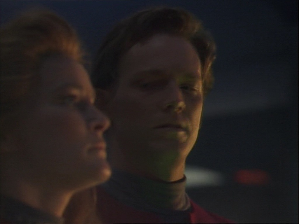 ariane179254_StarTrekVoyager_1x01_1x02-Caretaker_1769.jpg