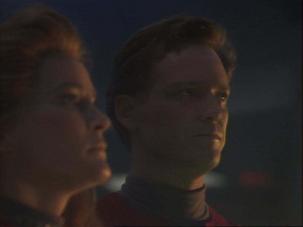 ariane179254_StarTrekVoyager_1x01_1x02-Caretaker_1771.jpg