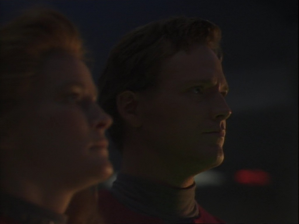 ariane179254_StarTrekVoyager_1x01_1x02-Caretaker_1772.jpg