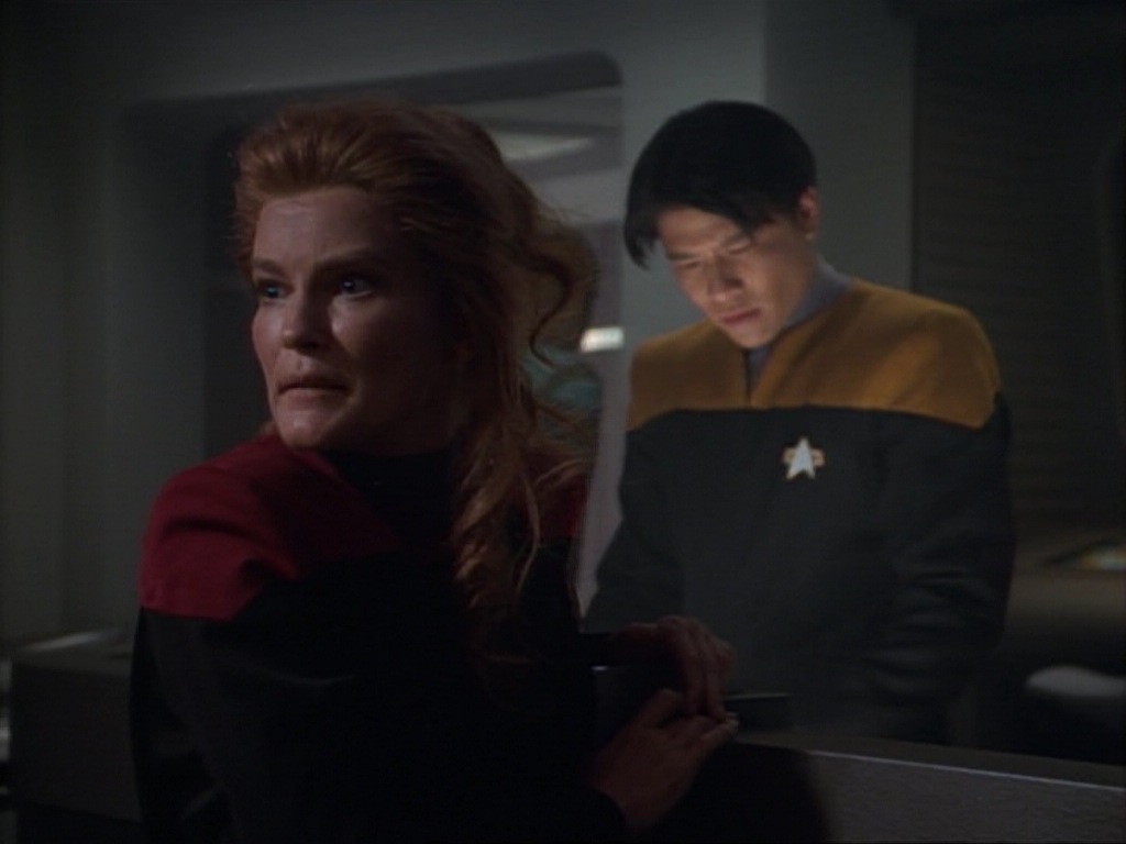ariane179254_StarTrekVoyager_1x01_1x02-Caretaker_1796.jpg
