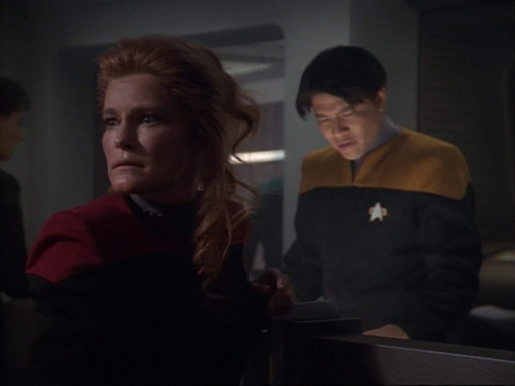 ariane179254_StarTrekVoyager_1x01_1x02-Caretaker_1799.jpg