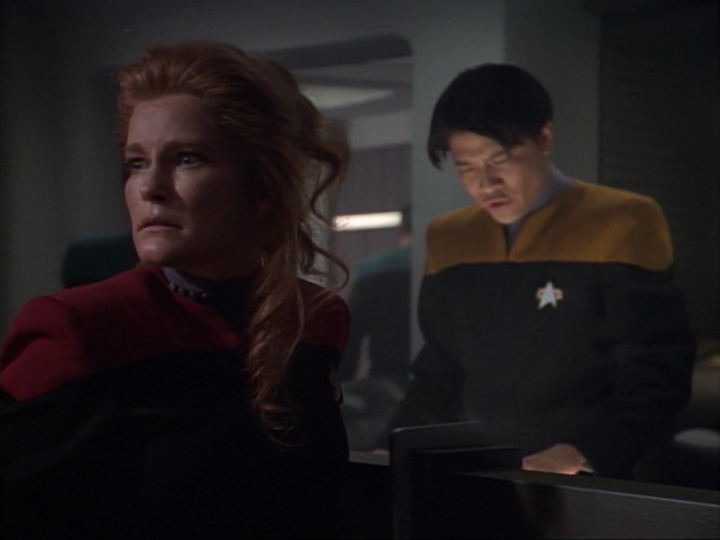 ariane179254_StarTrekVoyager_1x01_1x02-Caretaker_1800.jpg